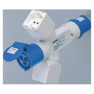 Gewiss GW64236 - DERIVATORE ADATTATORE MOBILE IP44 - 2 USCITE DERIVATE -CABLATO-SPINA 3P+N+T 16A 400V ac -50/60HZ-2 PRESE P17/11 + 1 PRESA P30-P17 + 1 PRESA 3P+N+T 16A